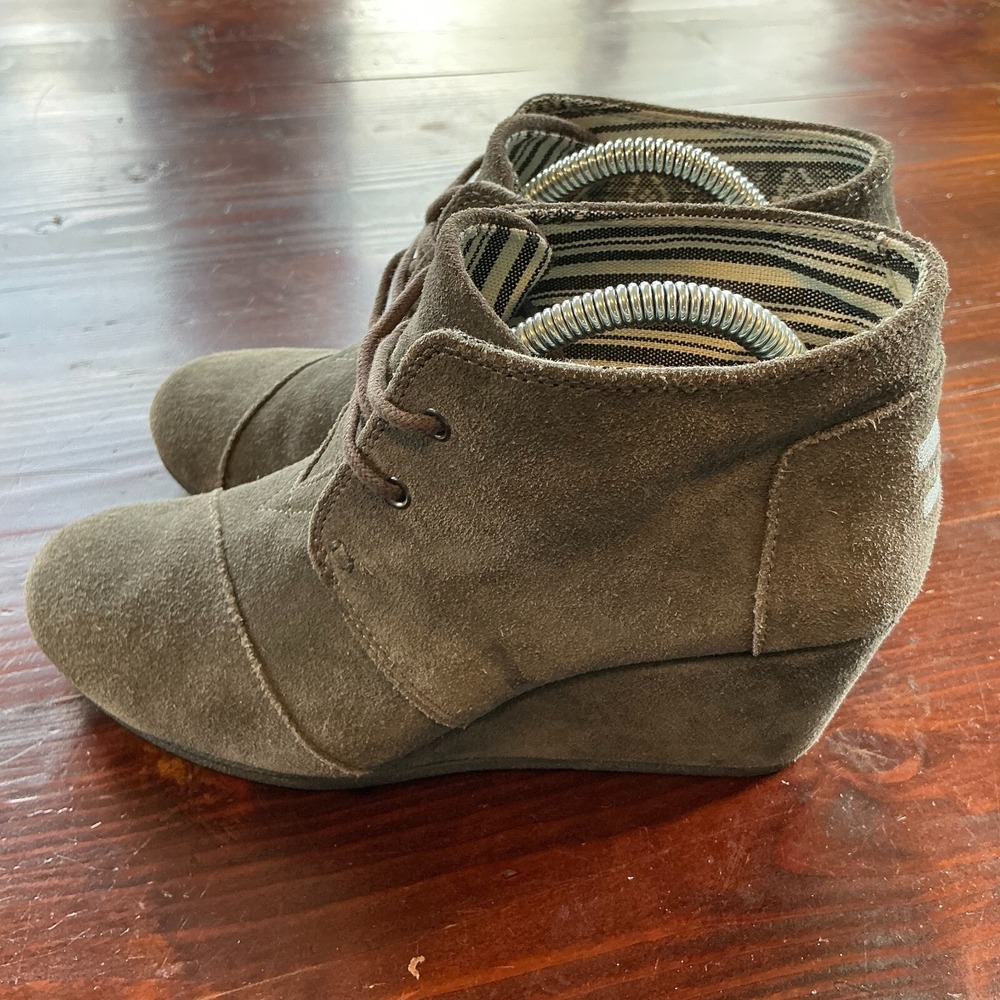 Toms Boots Desert Wedge Ankle Bootie Womens 10 Taupe Suede High Top‎ Lace Up